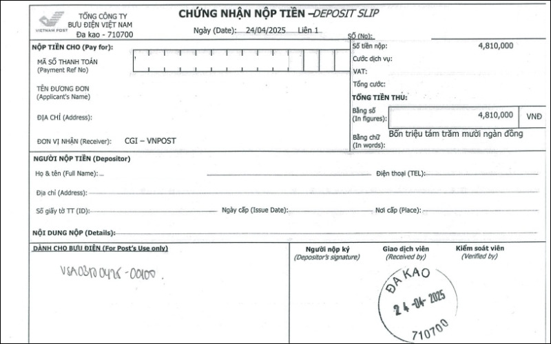 Mang phiếu đến bưu điện